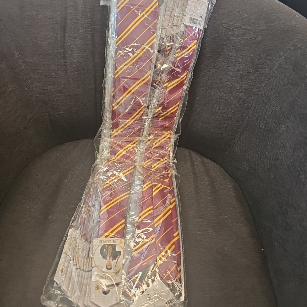 NIP Lot 24 Harry Potter Ties Tie-Cravate Party Favors Dress-Up Gryffindor Fun!